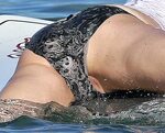 Olivia Wilde Paddle Boarding in a Bikini : 世 界 の 女 優 た ち の 美